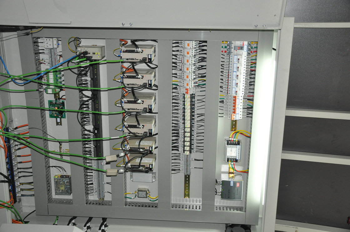 Verticale Isolerende Glasproductielijn/Isolerende Glas Verzegelende Robot 8 Servomotoren