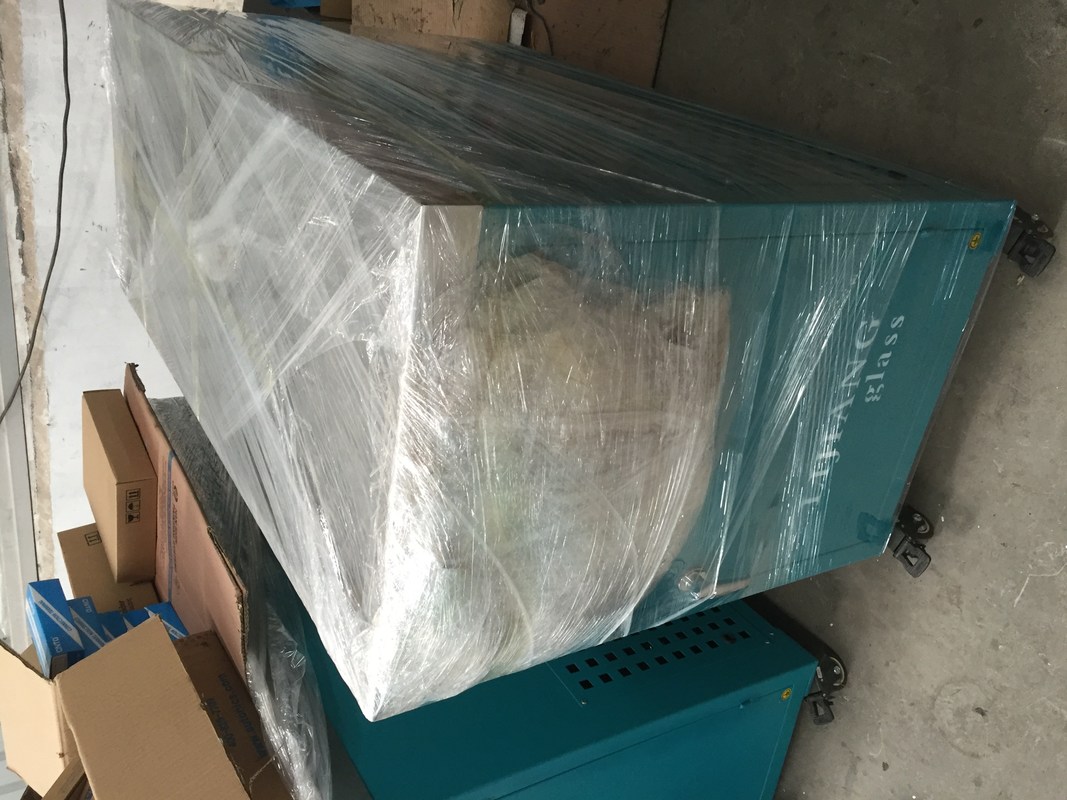 De diepvriezer van het lijmkanon wordt gebruikt in het lijmproces van het centrale controleglas, en het handlijmkanon wordt opgeslagen in