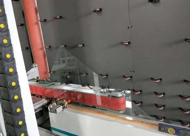 50m/min de lage van de het Glasmachine van E Isolerende Pomp van het de Dubbele Verglazingsdichtingsproduct met het Verzegelen van Robot