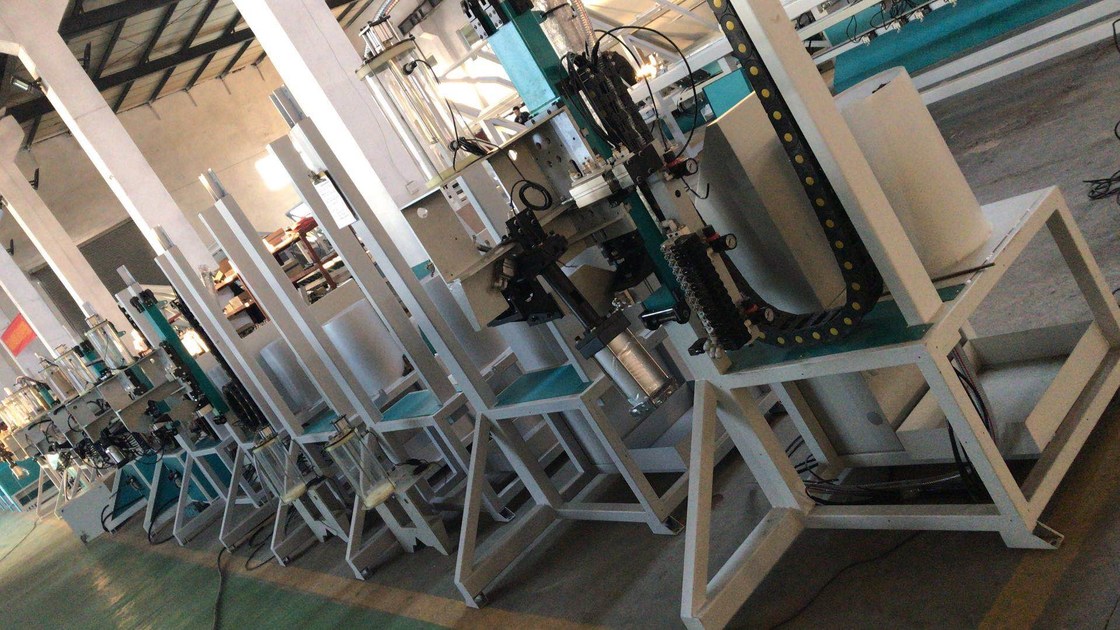 De dehydrerende het Vullen Machine bereikt automatisch Acties van automatisch het Boren van Gaten in de Verbindingsstukkaders