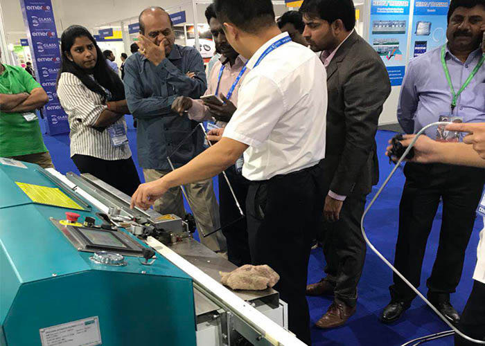 Automatische die Butyl Extrudermachine voor het Kader van het Deklaagverbindingsstuk voor het Verzegelen van Dubbel Glas wordt gebruikt