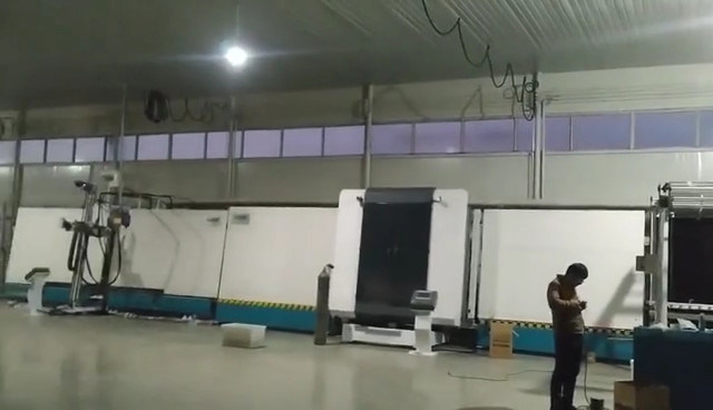 De super intelligente, snelle en klantgerichte holle productielijn van de glasverwerking omvat opblaasbare functie