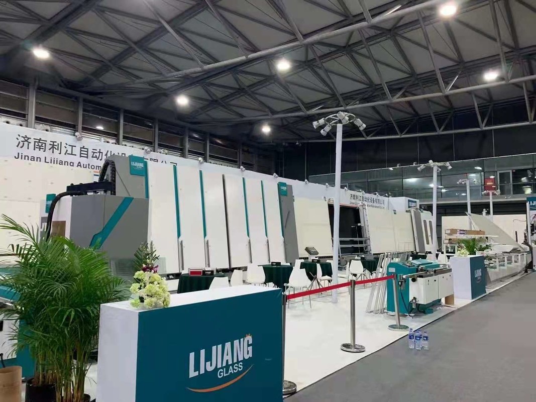 CNC Verticale Isolerende Glasproductielijn voor de Hoge snelheid van het Luifelgordijn