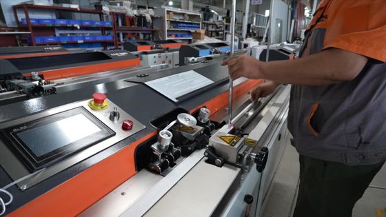 47m/min automatische Butyl Extrudermachine om het Kader van het Aluminiumverbindingsstuk Met een laag te bedekken